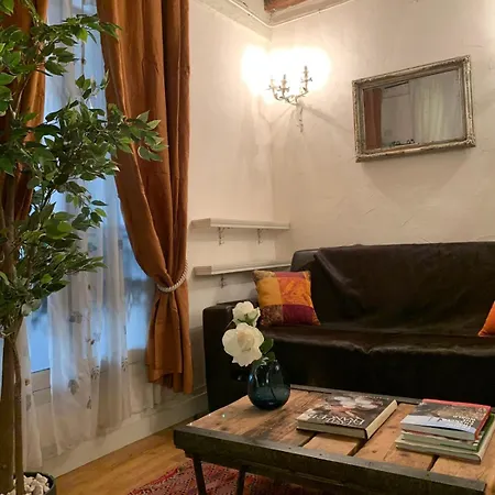 بيت للعطل Charming Courtyard Latin Quarter Duplex *