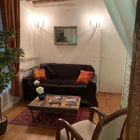 Charming Courtyard Latin Quarter Duplex Hébergement de vacances Paris