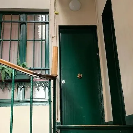 Charming Courtyard Latin Quarter Duplex Hébergement de vacances Paris
