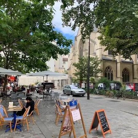 Charming Courtyard Latin Quarter Duplex Hébergement de vacances Paris