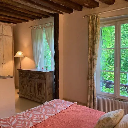 Hébergement de vacances Charming Courtyard Latin Quarter Duplex *